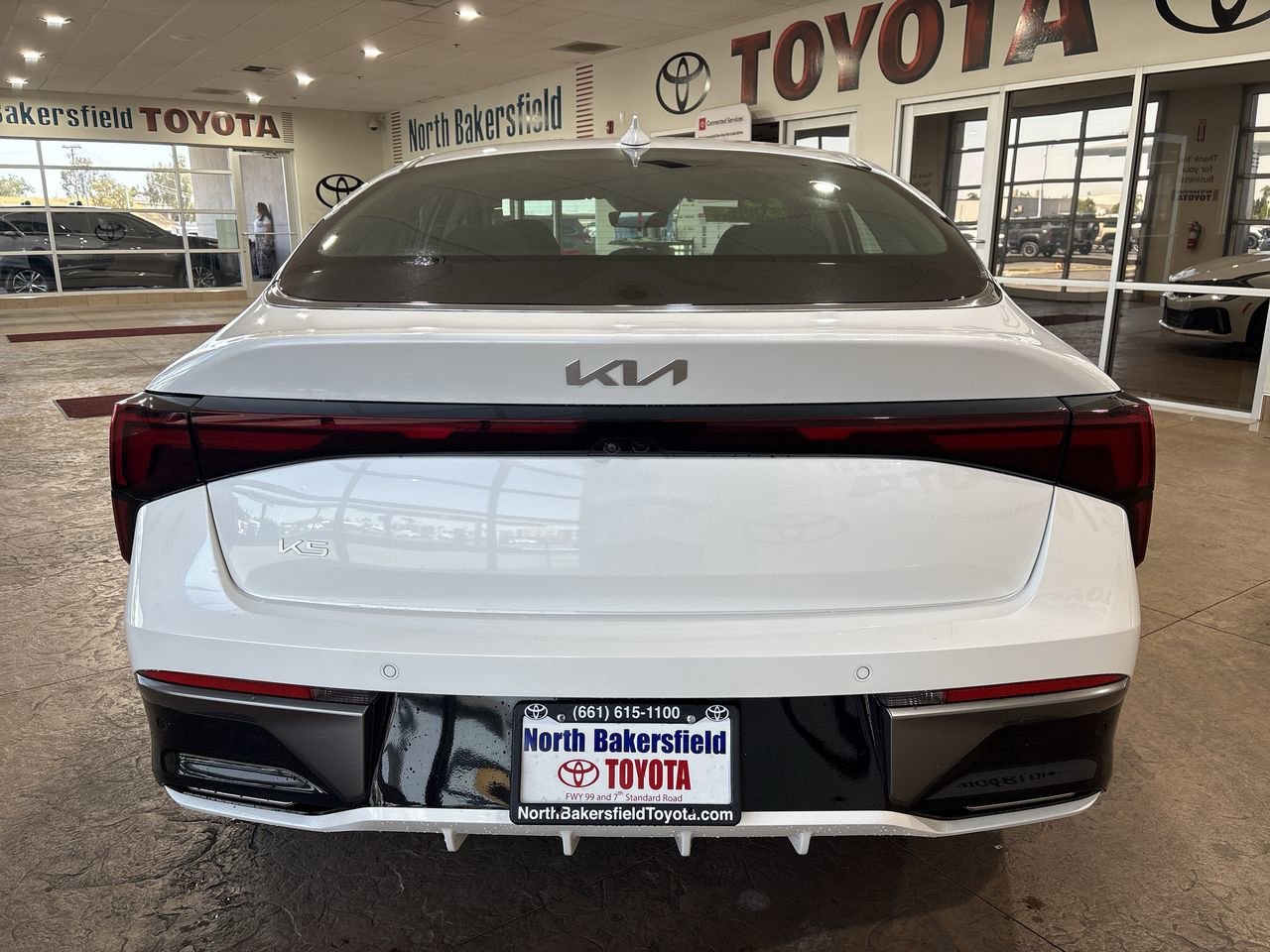 2025 Kia K5 LXS - Photo 9