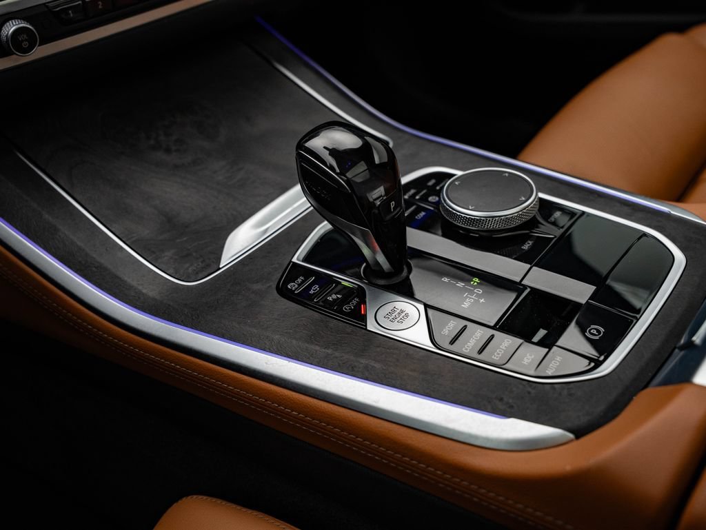 Used 2022 Phytonic Blue Metallic BMW M50i image 40