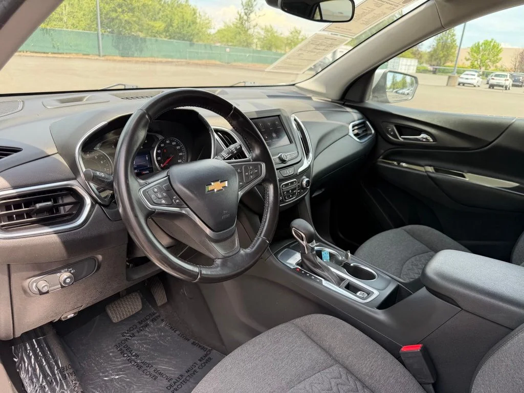 Used 2022 Silver Ice Metallic Chevrolet LT image 17