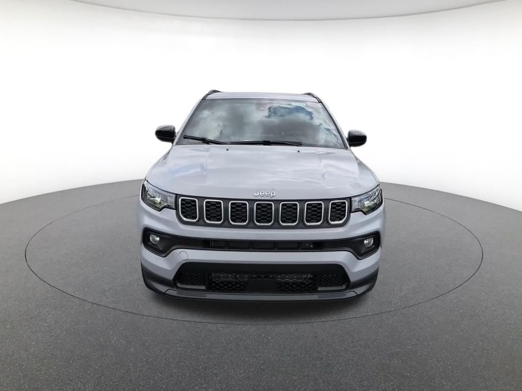 New 2026 Silver Zynith Metallic Clearcoat Jeep Altitude Special Edition image 14