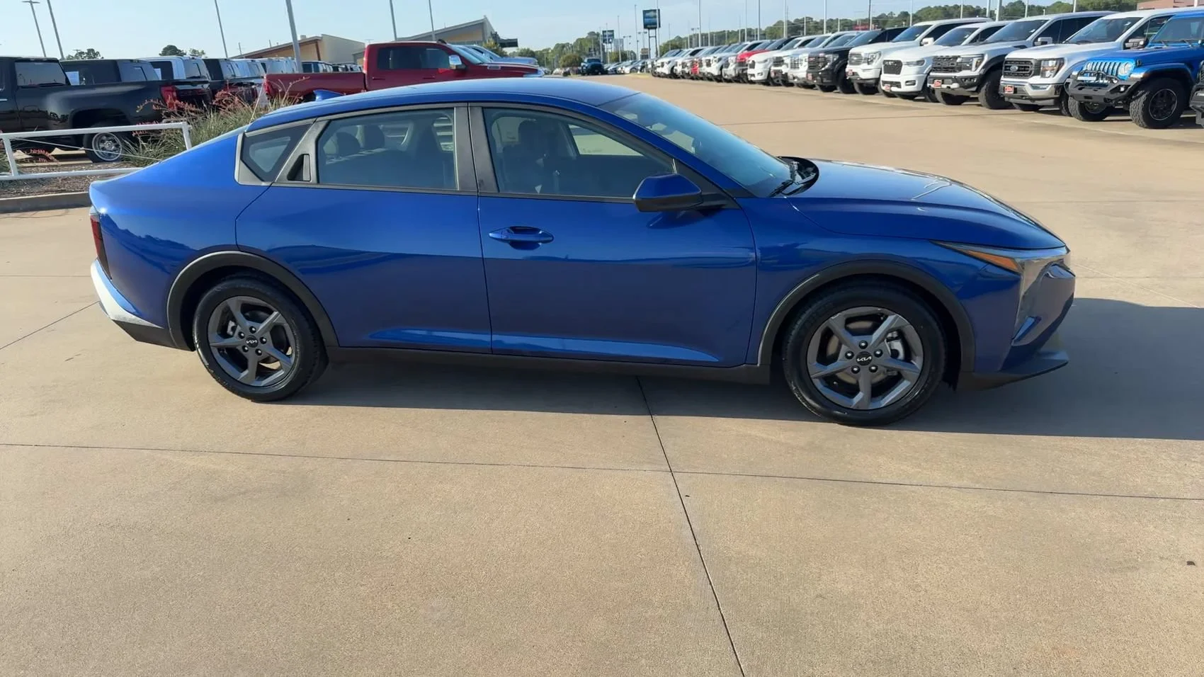 Used 2025 Deep Sea Blue Kia LXS image 9
