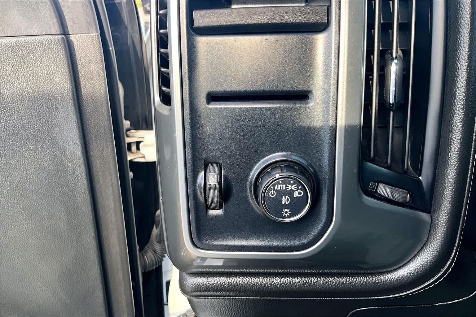 Used 2018 Summit White Chevrolet LTZ image 32