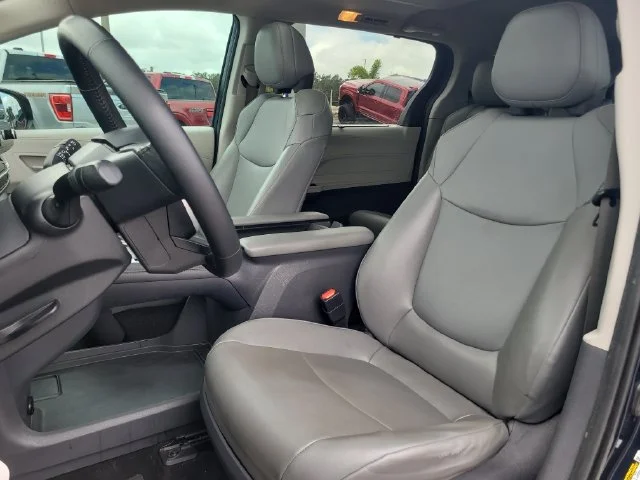Certified Used 2021  Toyota XLE image 22