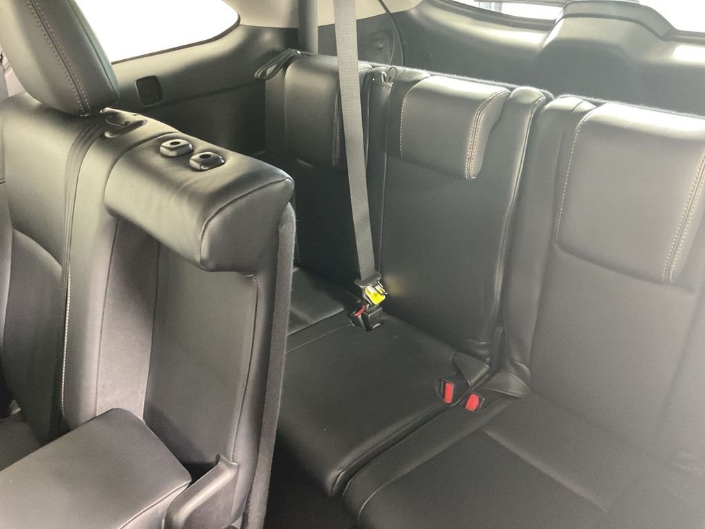Used 2017 Silver Toyota XLE image 26