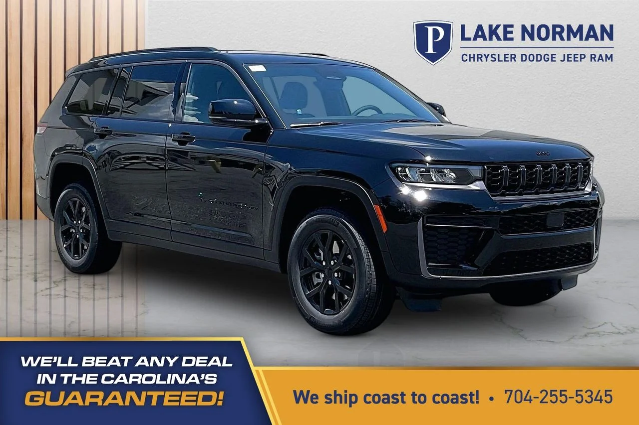 New 2026 Diamond Black Crystal Pearl-Coat Exterior Paint Jeep Altitude image 1