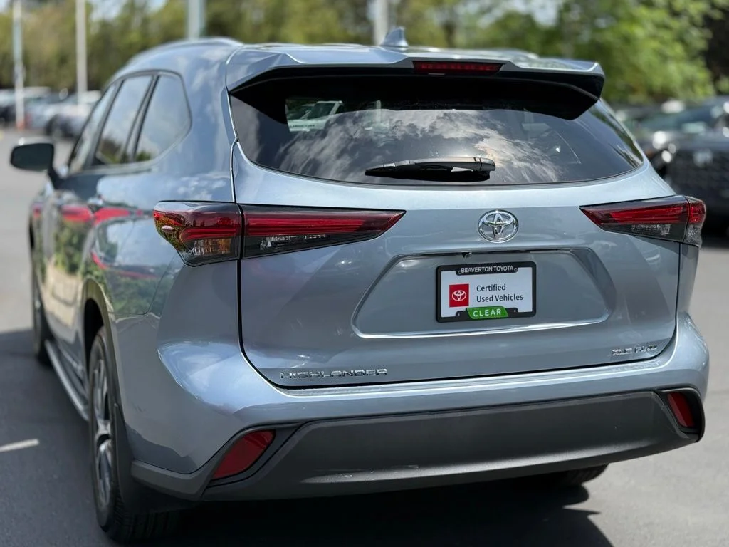 Certified Used 2024  Toyota XLE image 3