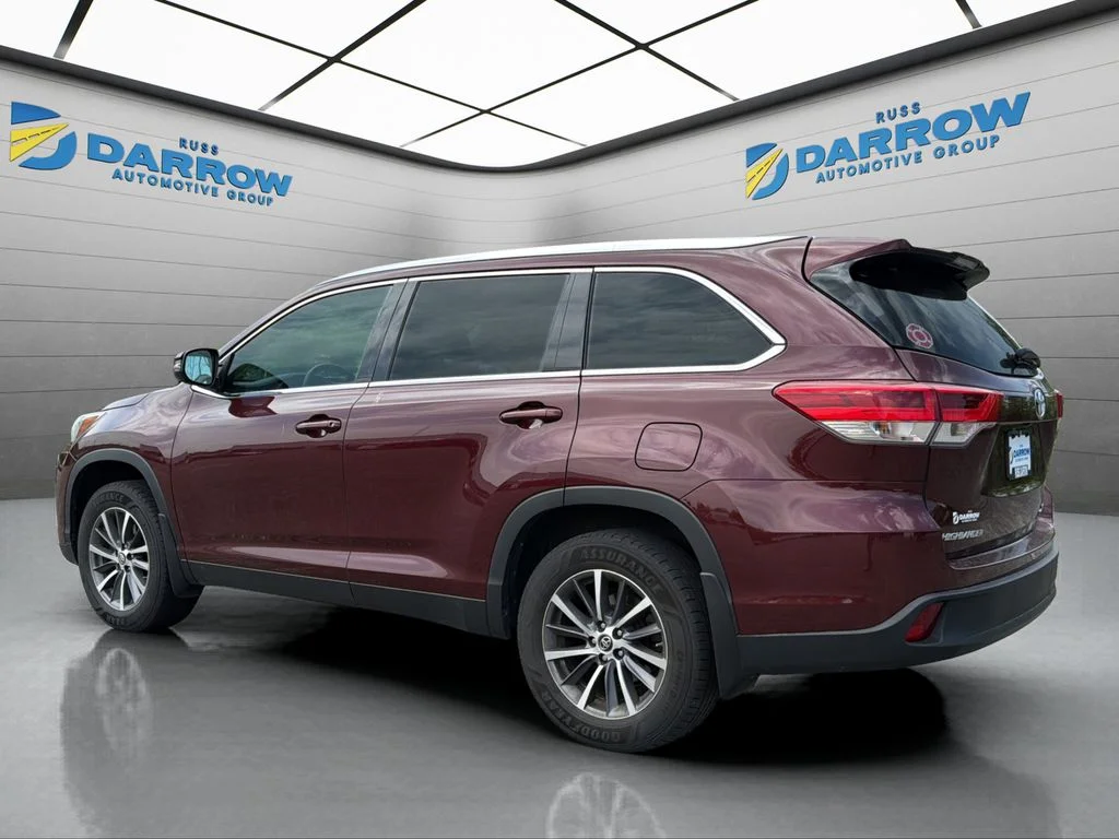 Used 2019 Red Toyota XLE image 3