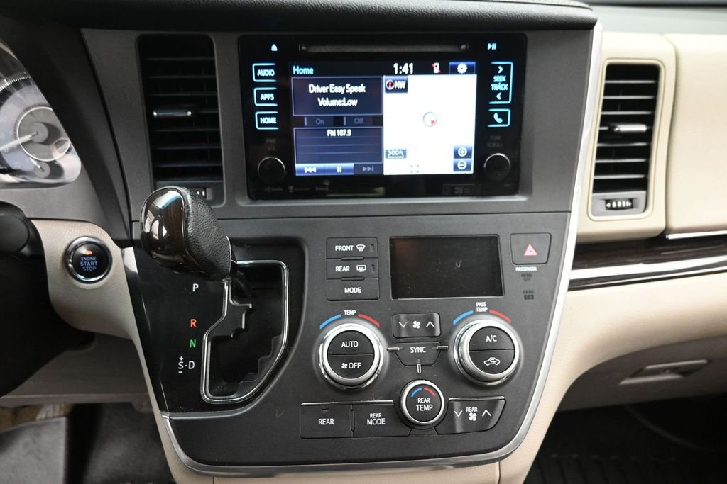 Used 2016  Toyota XLE Premium image 20
