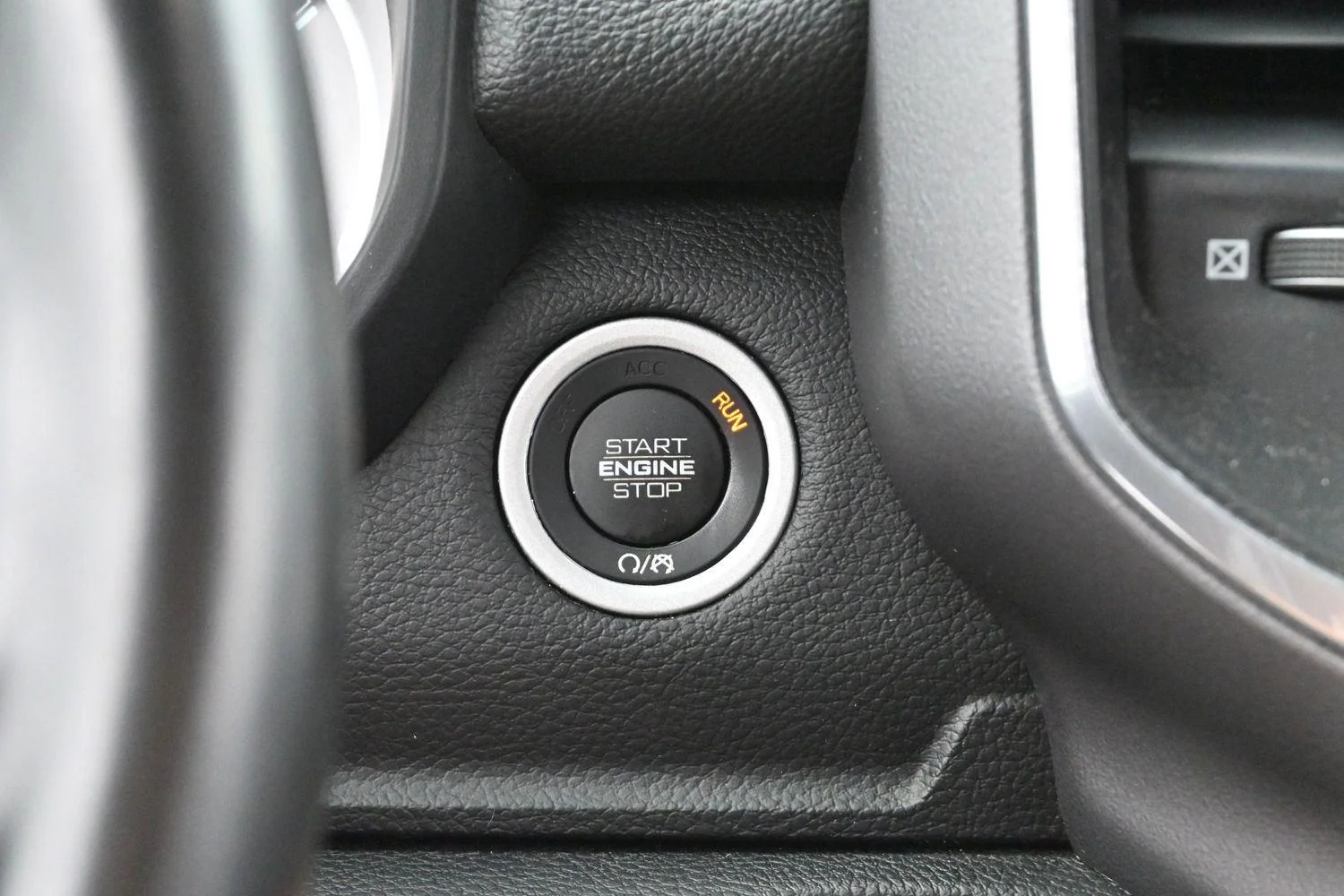 Used 2022 White Ram Laramie image 26