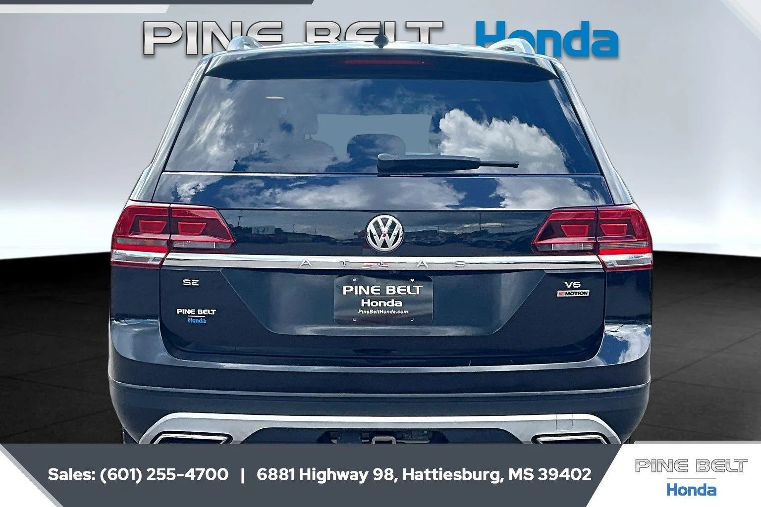 Used 2018 Deep Black Pearl Volkswagen 3.6L V6 SE image 4