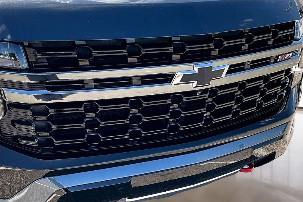 Used 2021 Gray Chevrolet Z71 image 31