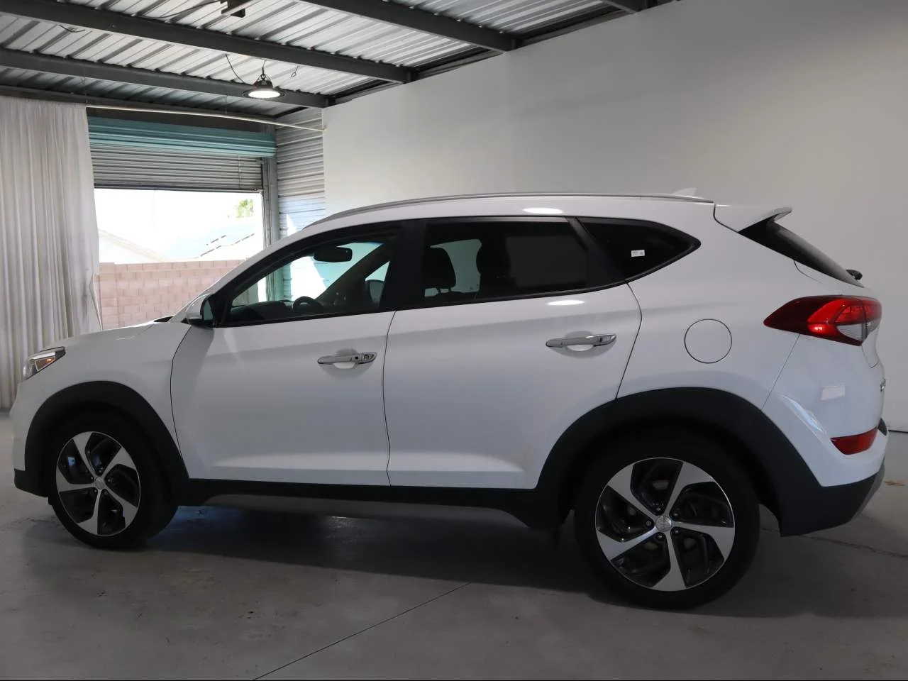 Used 2018 Dazzling White Hyundai Limited image 8