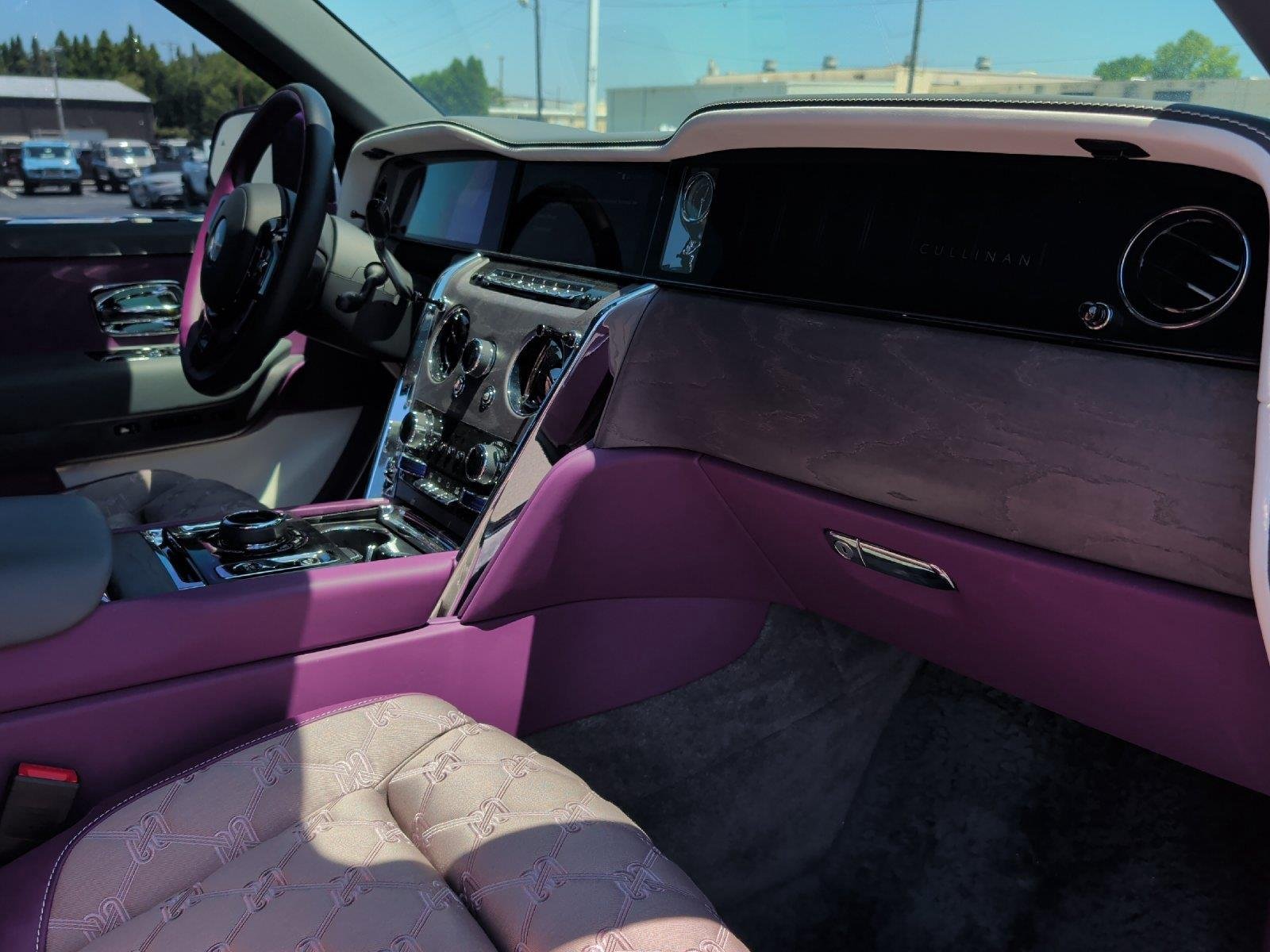 Used 2025 Belladonna Purple Rolls-Royce  image 39