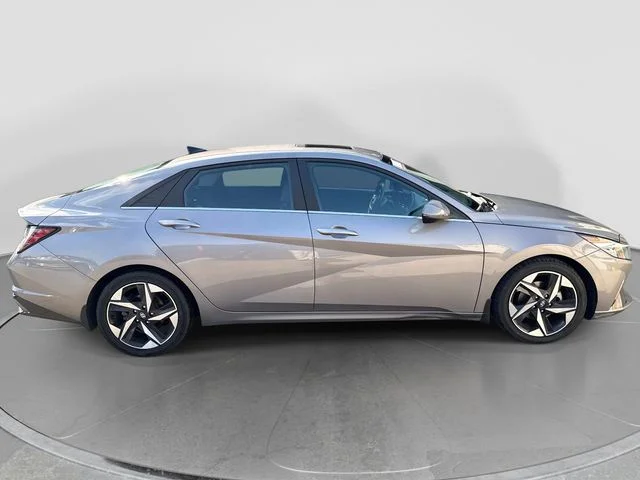 Used 2022 Silver Hyundai Limited image 9