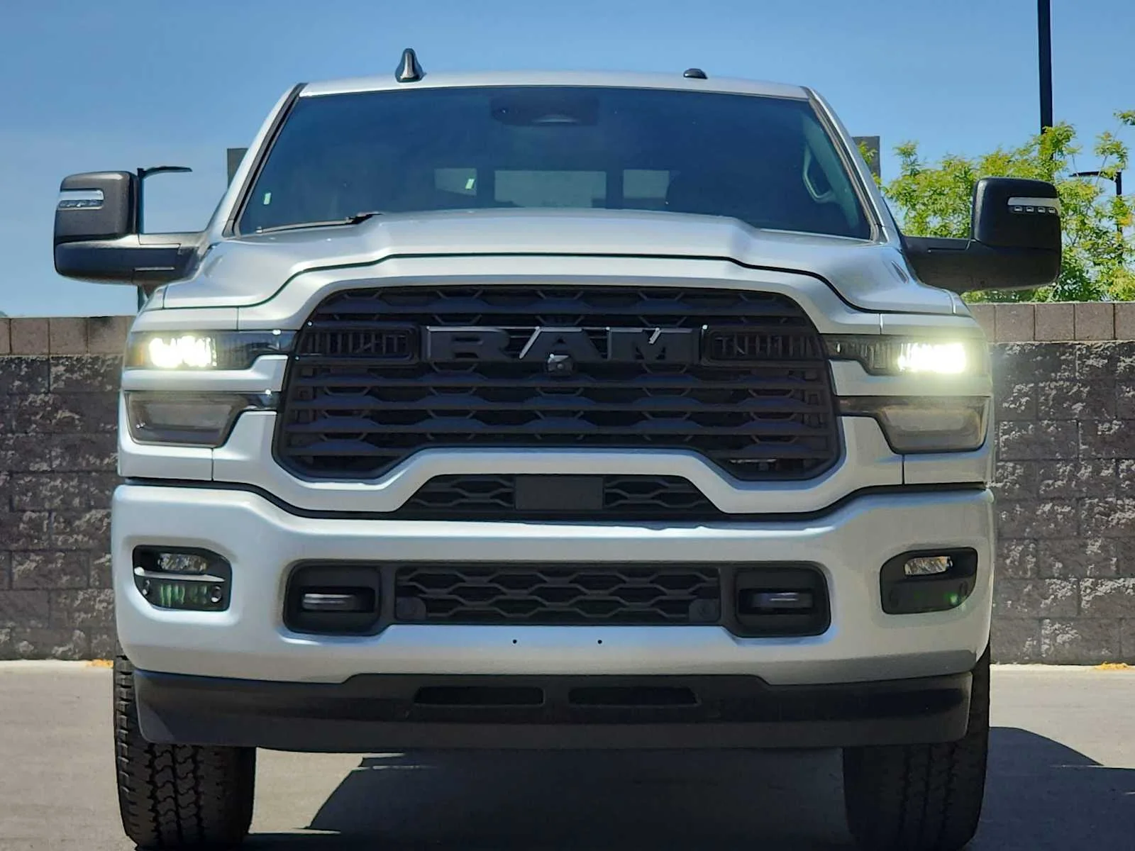 New 2026 Silver-Zynith Exterior Paint RAM Big Horn image 3