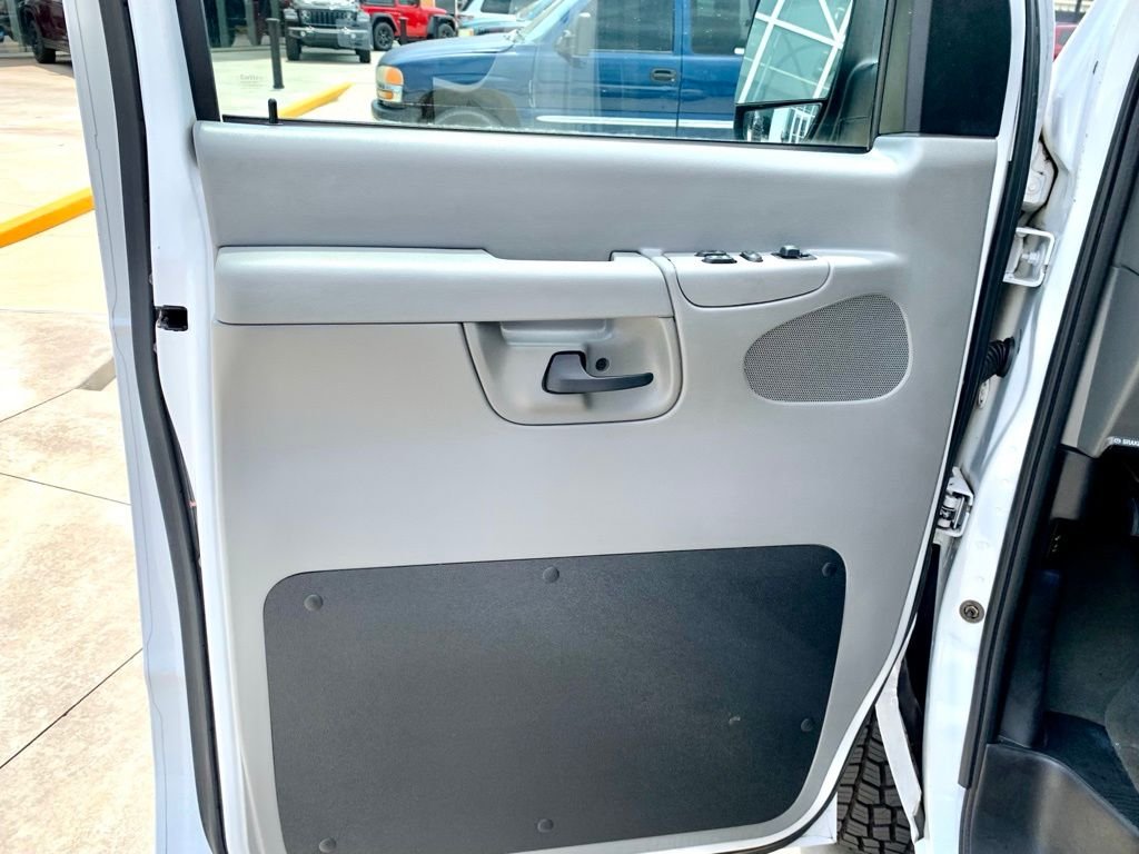 Used 2003 White Ford  image 11