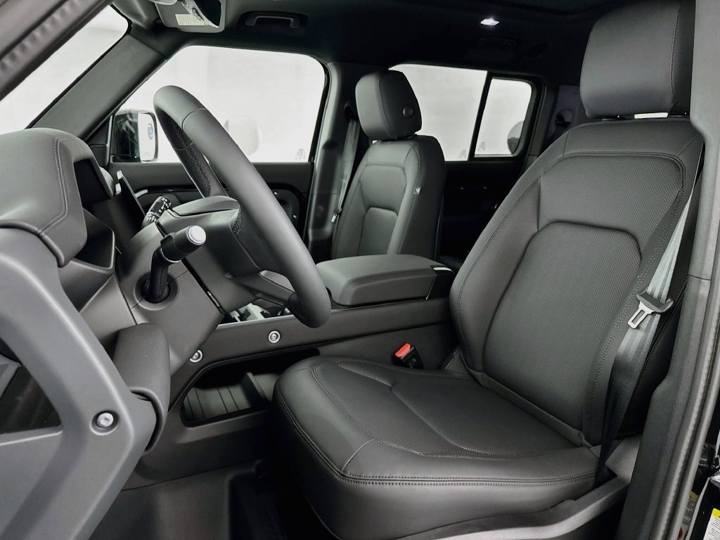 New 2026 Santorini Black Land Rover S image 21