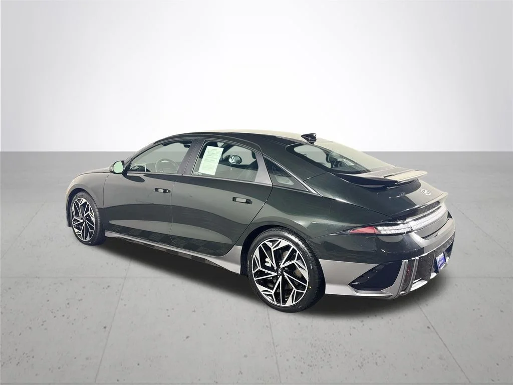 Used 2023 Green Hyundai SEL image 8