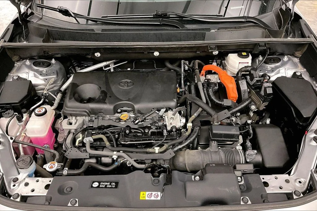 Used 2022 Silver Toyota LE image 14