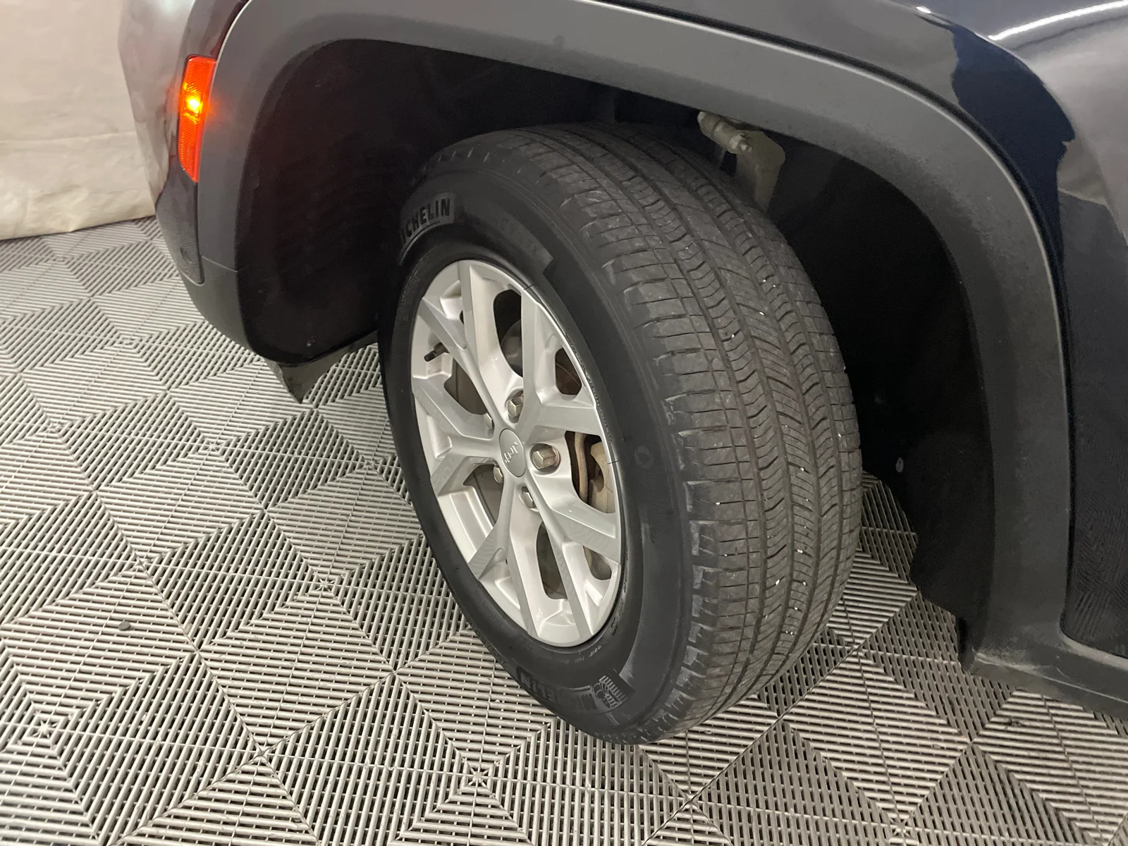 Used 2023 Midnight Sky Jeep Limited image 32