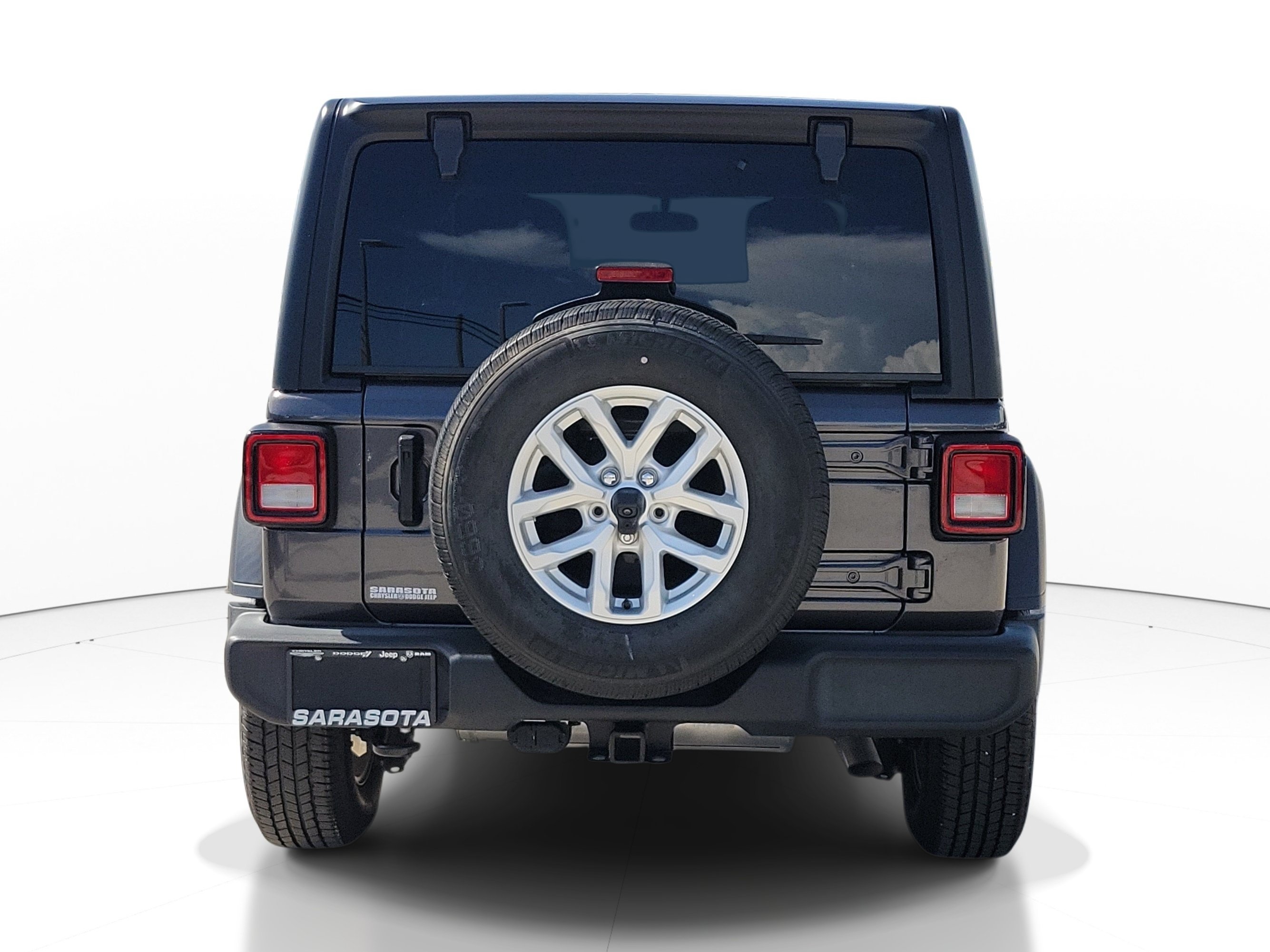 Used 2023 Granite Crystal Metallic Clearcoat Jeep Sport S image 5