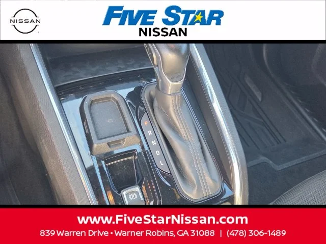 Used 2024 White GMC Elevation image 22