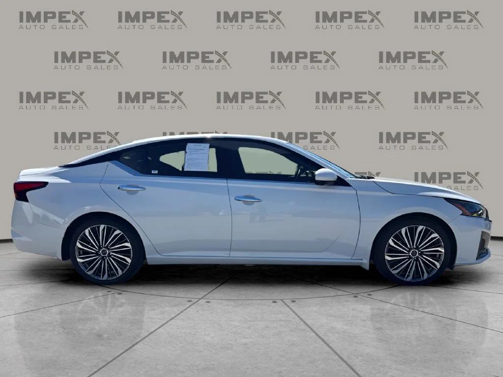 Used 2024 White Nissan 2.5 SL image 6