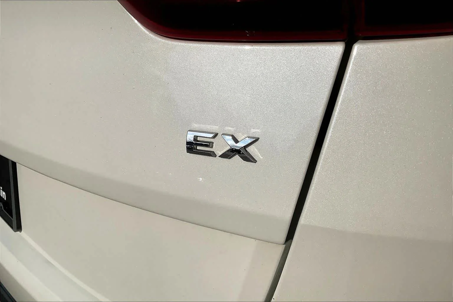 Used 2021 Snow White Pearl Kia EX image 10