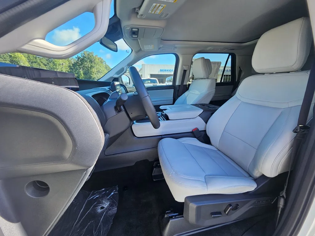 New 2027 Star White Metallic Tri-Coat Ford MAX Platinum image 4