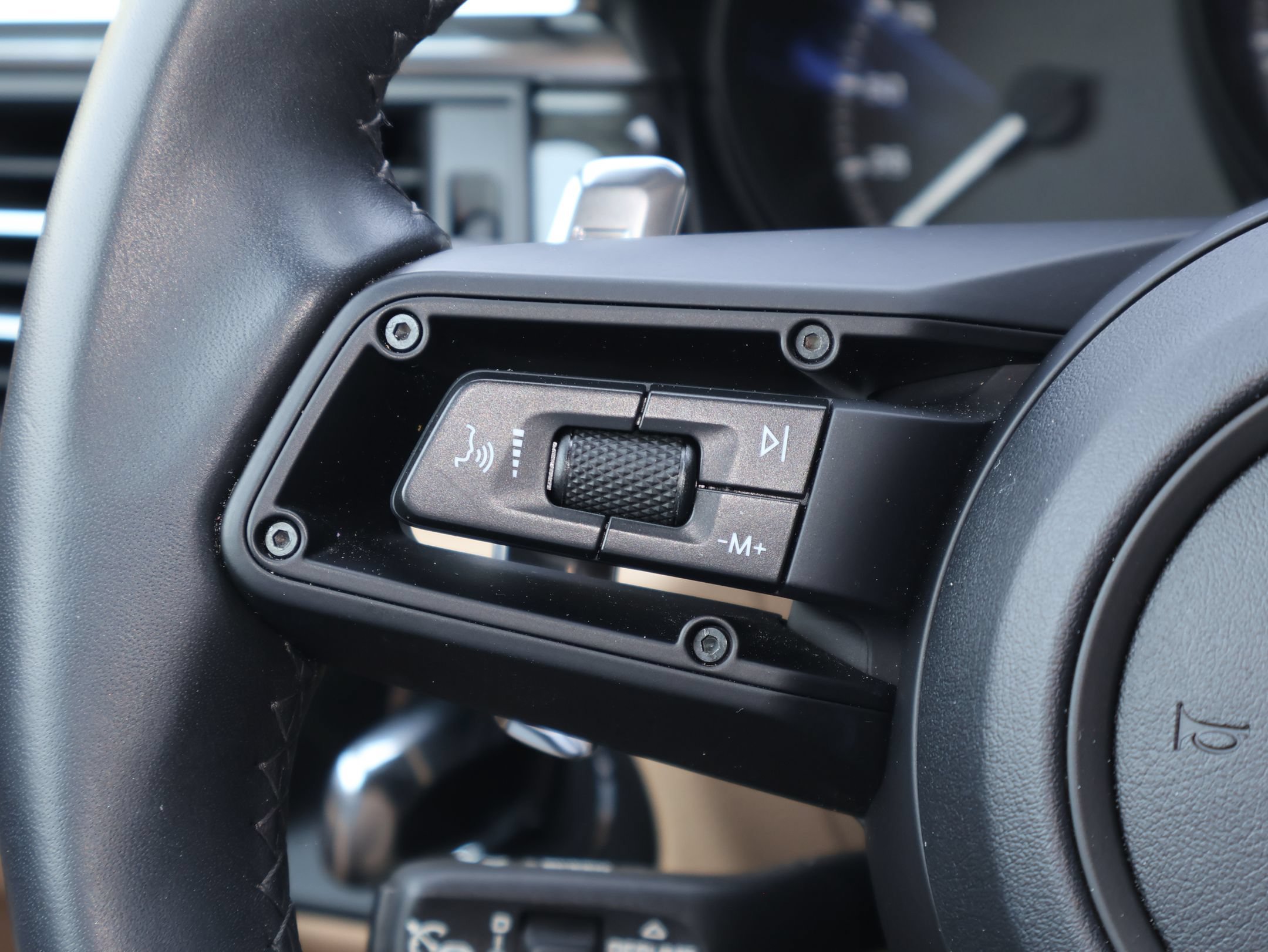 2026 Porsche Macan T - Photo 17