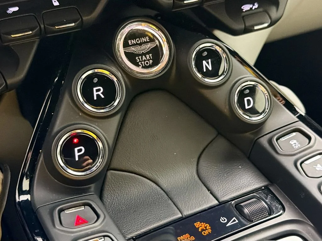 Used 2021 Blue Aston Martin Base image 17