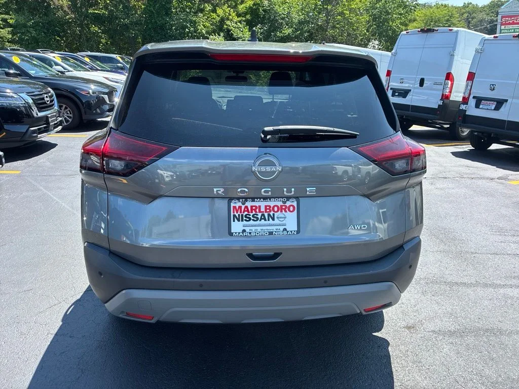Used 2023 Gray Nissan S image 6
