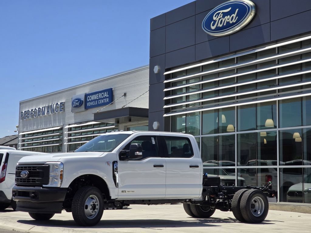 New 2026 Oxford White Ford XL image 3