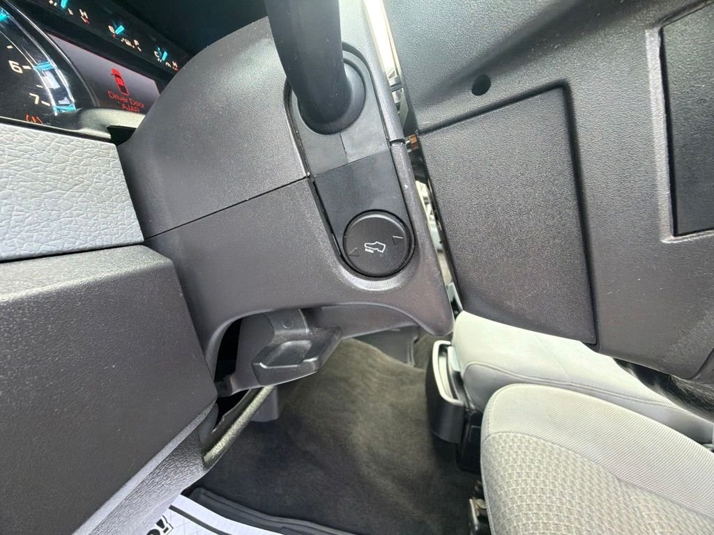 Used 2011 Silver Ford XLT image 22