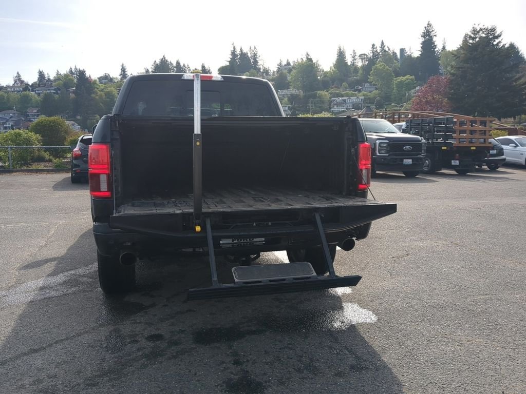 Used 2019  Ford Limited image 25