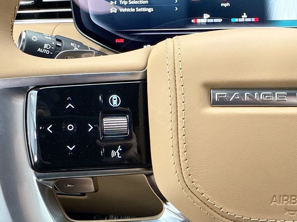 New 2026 Fuji White LAND ROVER SE 7 Seats image 11