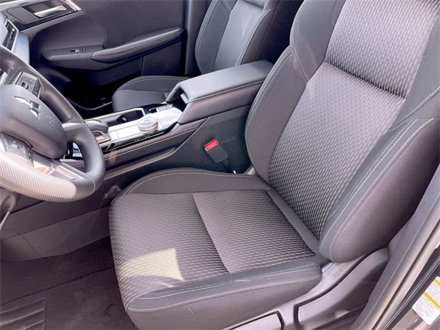 2025 Mitsubishi Outlander ES photo 2