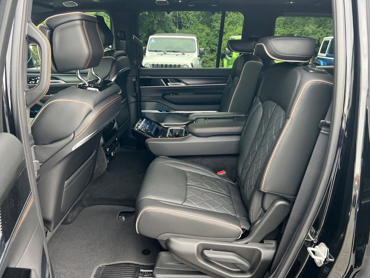 New 2026 High Gloss Black Exterior Paint Jeep Summit Reserve image 18