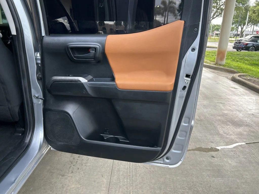 Used 2019 Silver Toyota SR5 image 27
