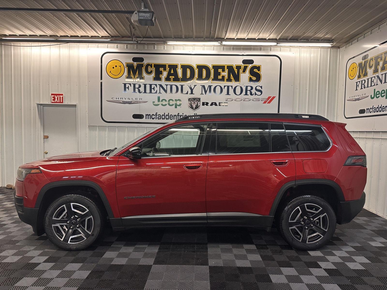 New 2026 Red Hot Pearl-Coat Exterior Paint Jeep Limited image 7