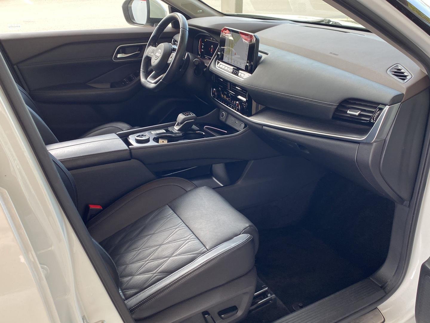 Certified Used 2023 Pearl White Tricoat Nissan Platinum image 27