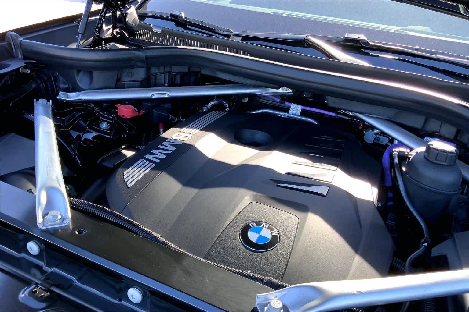 Used 2026 Black Sapphire Metallic BMW sDrive40i image 17