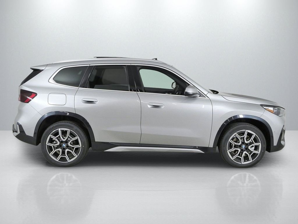 New 2026 Space Silver Metallic BMW xDrive28i image 8