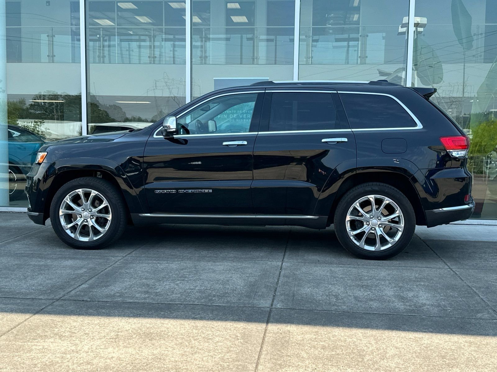 Used 2021 Diamond Black Crystal Pearlcoat Jeep Summit image 6