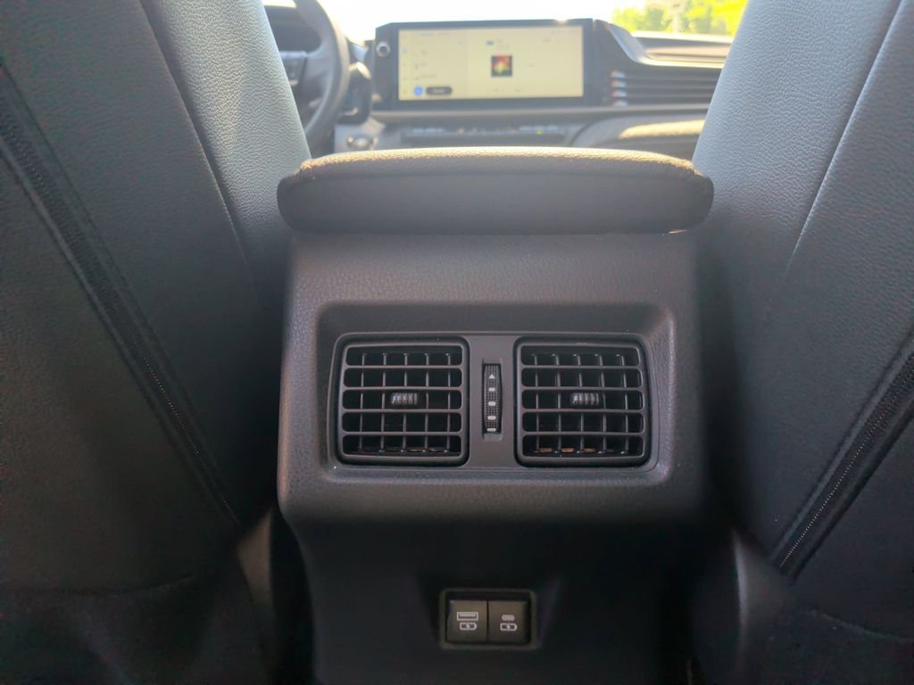 Certified Used 2025  Toyota XLE image 27