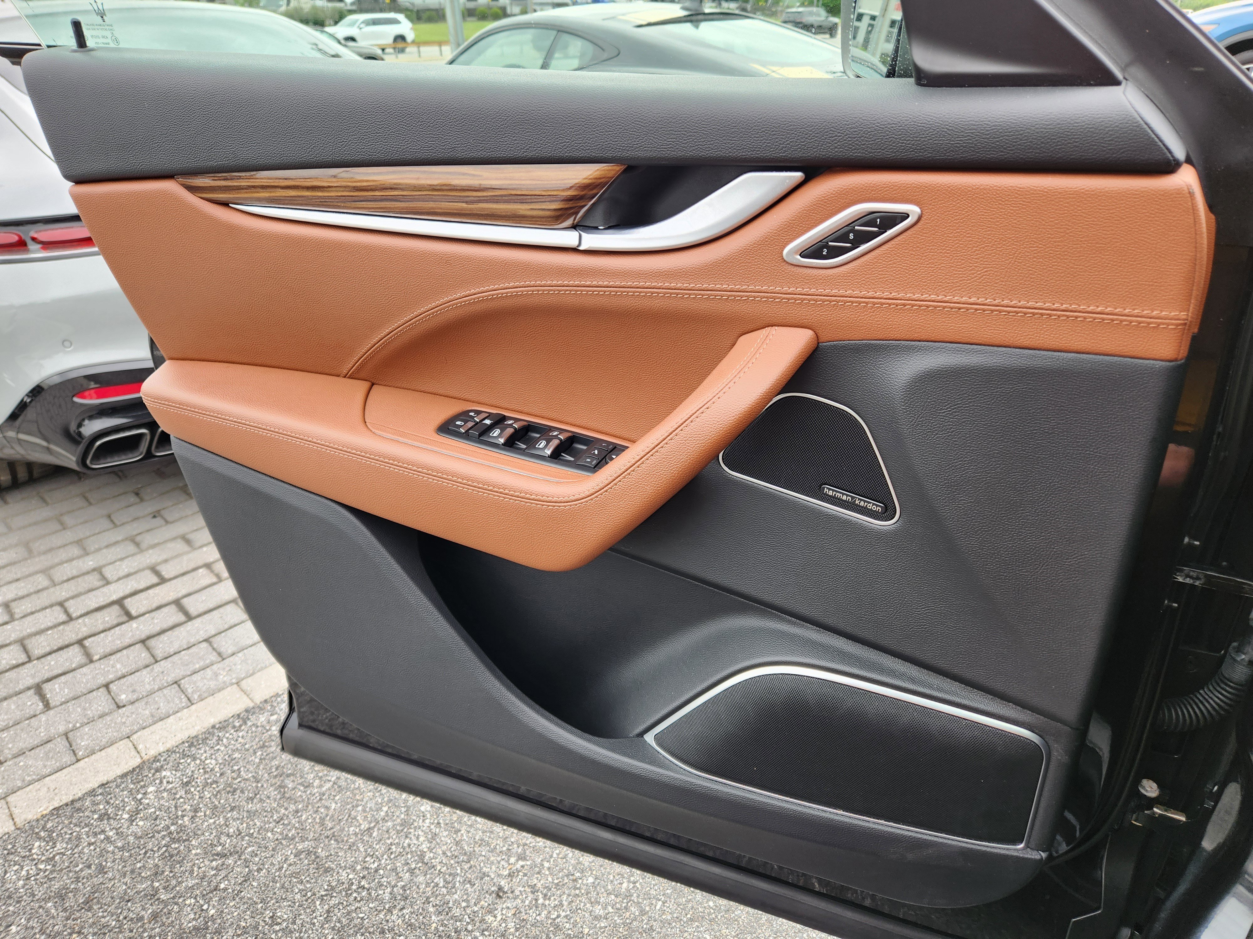 Used 2018 Nero Maserati GranSport image 24