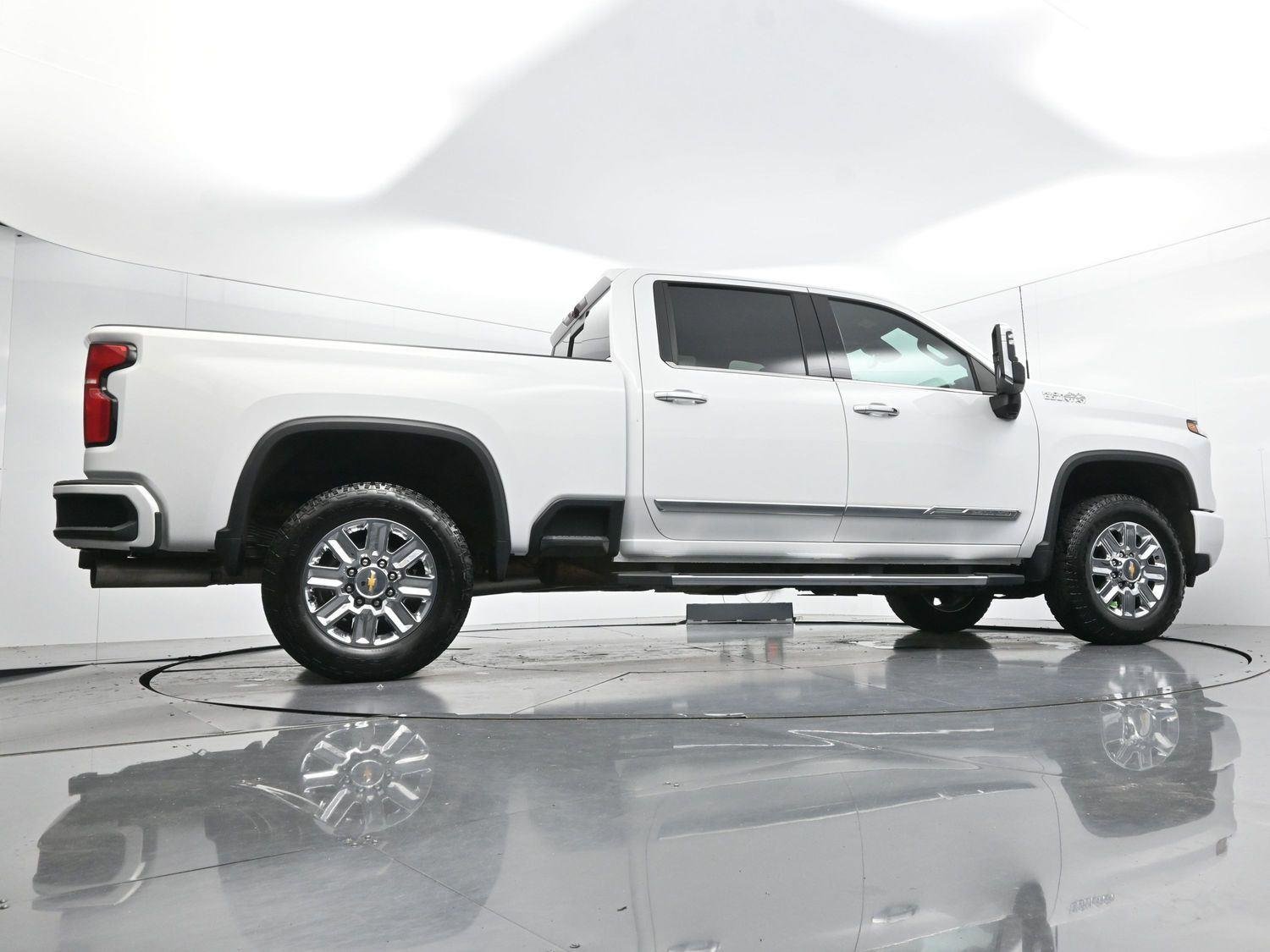 Used 2024 Summit White Chevrolet High Country image 43
