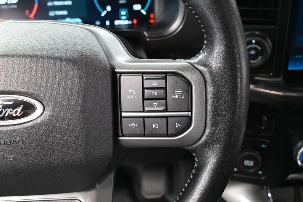 Used 2022 White Ford Lariat image 24