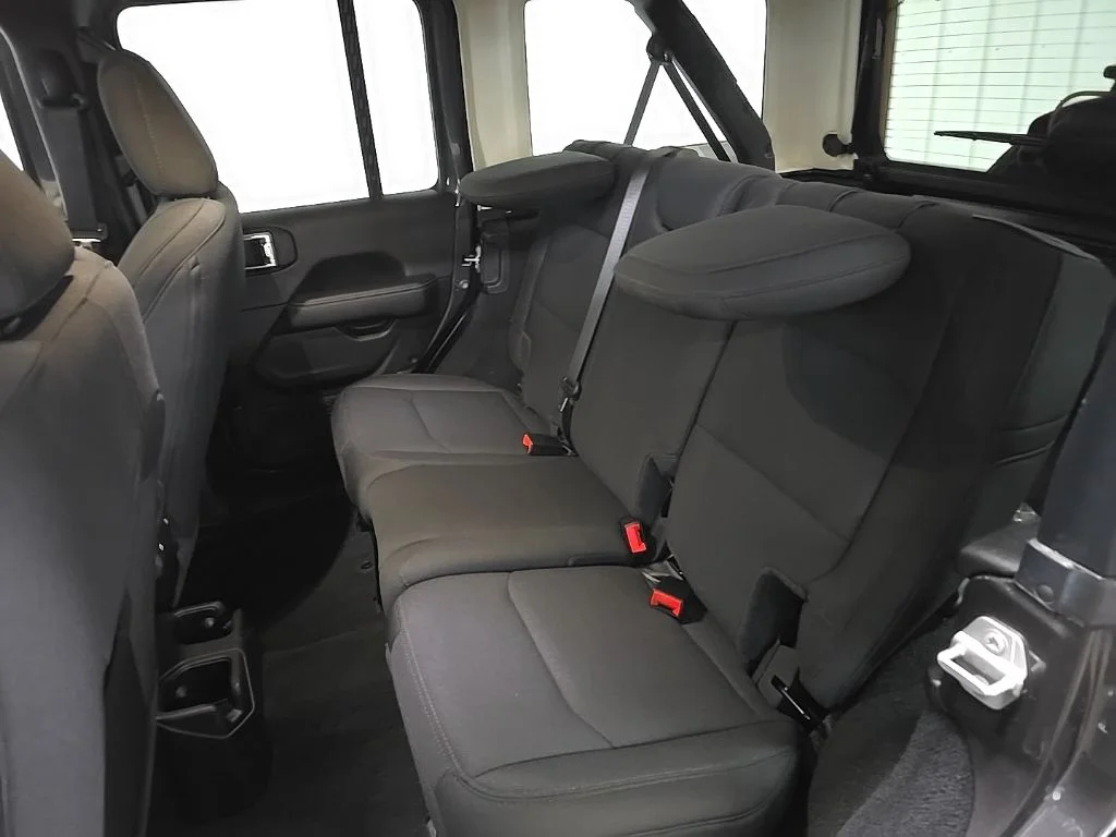 Used 2022 Gray Jeep Unlimited Sahara image 31