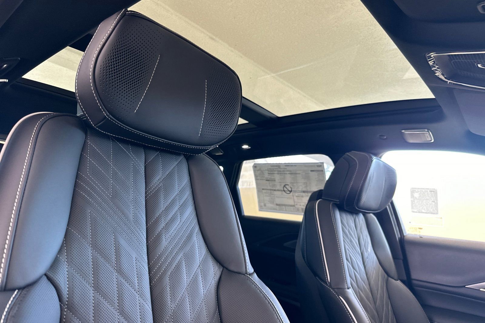 2026 Cadillac LYRIQ V Premium - Photo 17